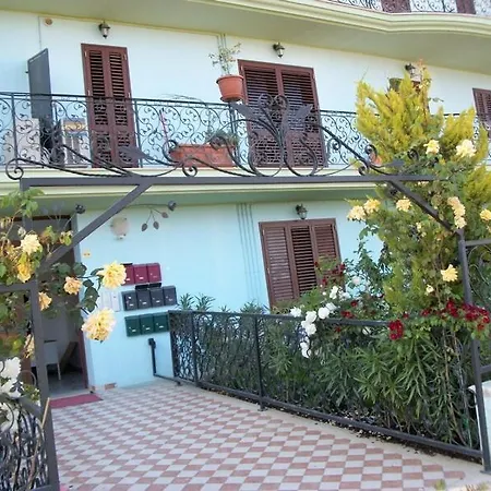 Attico Con Terrazza Spaziosa Vista Mare 360 Gradi Lejlighed